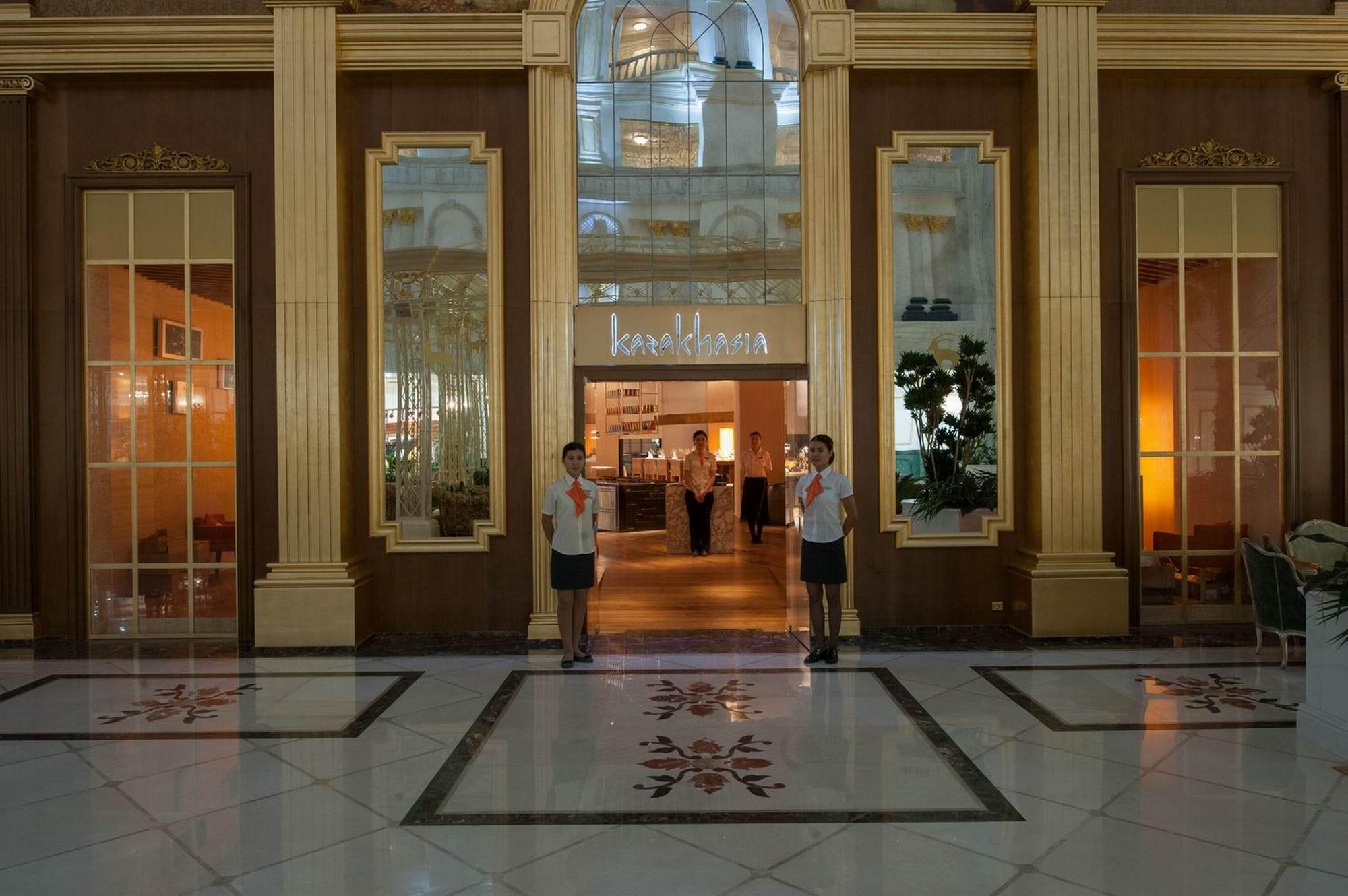 Rixos Khadisha Shymkent Hotell Eksteriør bilde Lobby